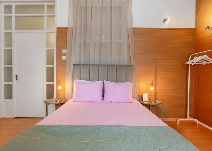 Serafina Palace Historic Charm By The Sea *