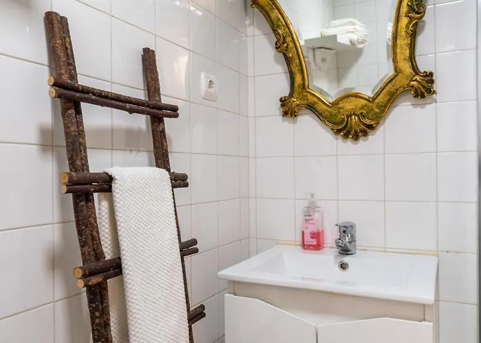 Serafina Palace Historic Charm By The Sea Gæstehus *