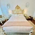 Serafina Palace Historic Charm By The Sea Gasthuis *