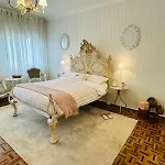 Serafina Palace Historic Charm By The Sea בית הארחה