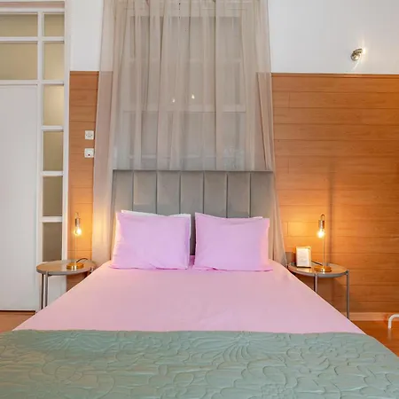 Serafina Palace Historic Charm By The Sea *