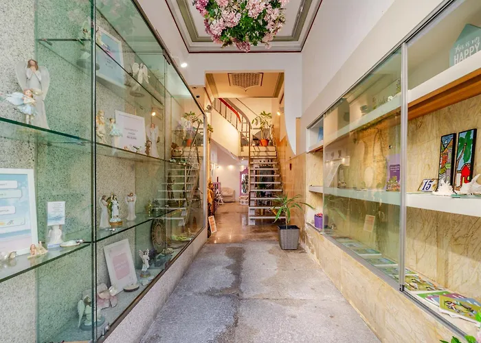 Guest house Serafina Palace Historic Charm By The Sea *