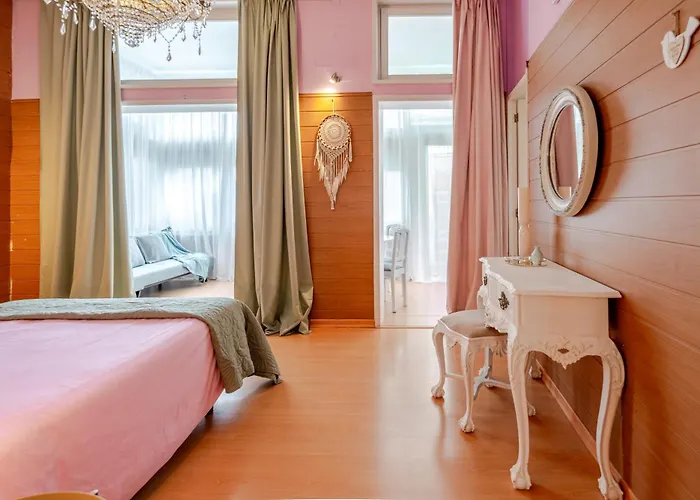 Guest house Serafina Palace Historic Charm By The Sea