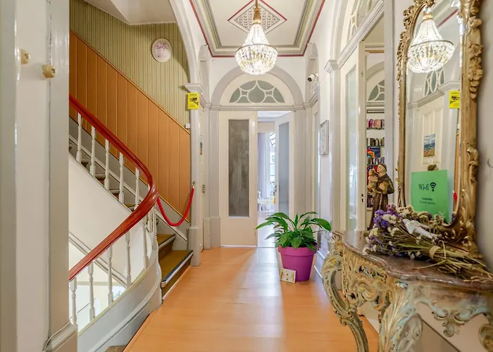 Guest house Serafina Palace Historic Charm By The Sea *