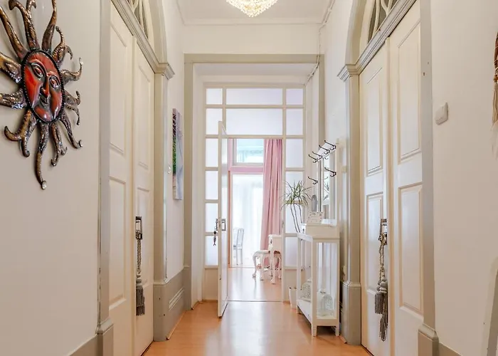 Serafina Palace Historic Charm By The Sea *