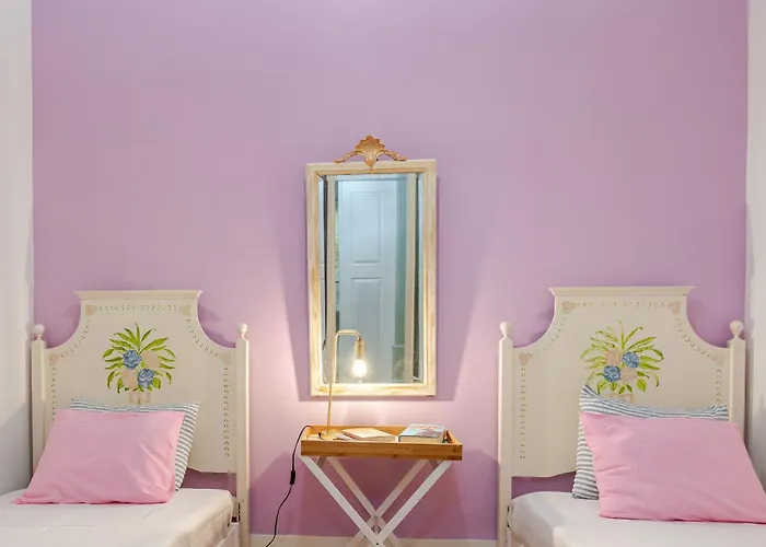 Guest house Serafina Palace Historic Charm By The Sea *